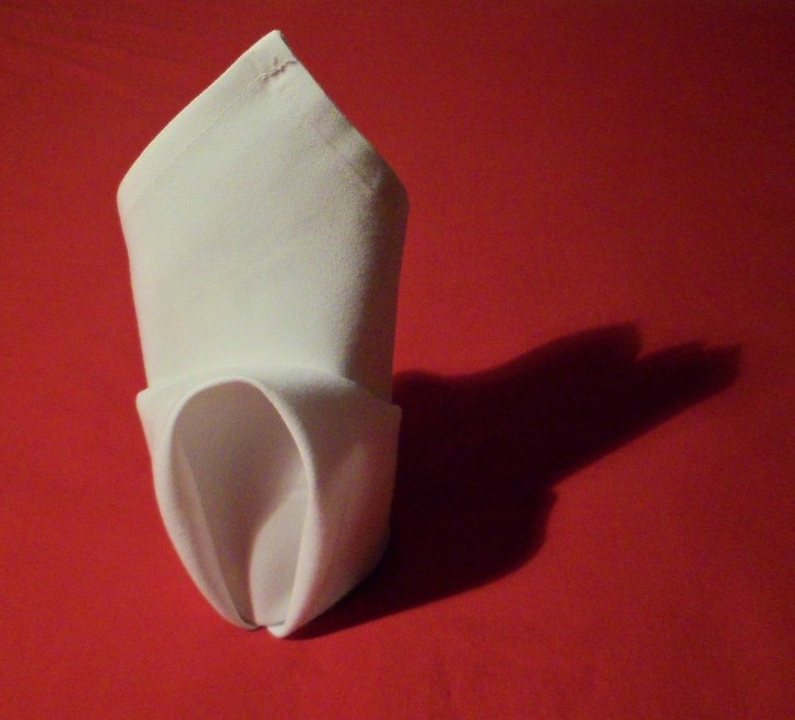 Fancy Napkin Folding Techniques   Rosebud Fold 