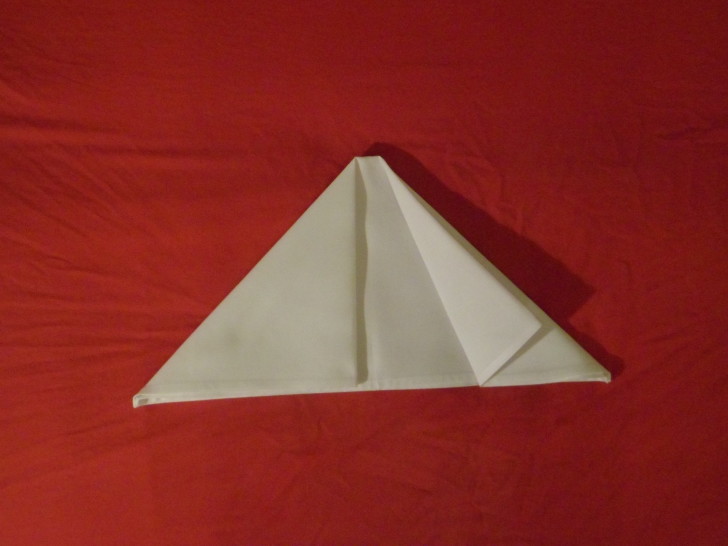 How to fold napkins arrowhead. Step five in the centre where the two original top corners meet. take what was originally the top right corner and fold it back on its self so the edges run parallel. 